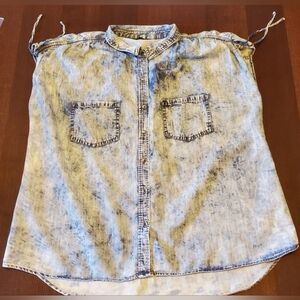 🍂✨️🍁 Rock & Republic button down denim shirt. Size XXL. Soft and comfortable.